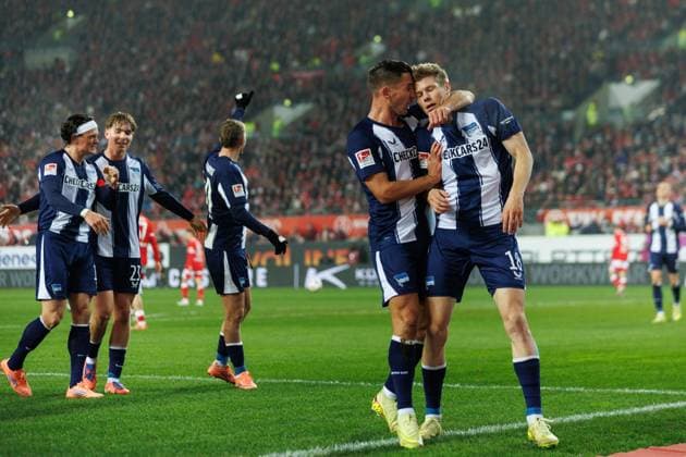Luca Schuler (Hertha BSC Berlin) bejubelt den Treffer zum 0:1 mit Paul Seguin (Hertha BSC Berlin), 1. FC Kaiserslautern vs Hertha BSC Berlin, Fussball, 2. Bundesliga, 12.Spieltag, Saison 2025 2026, 08.11.2025 1. FC Kaiserslautern vs Hertha BSC Berlin, Fussball, 2. Bundesliga, 12.Spieltag, Saison 2025 2026, 08.11.2025