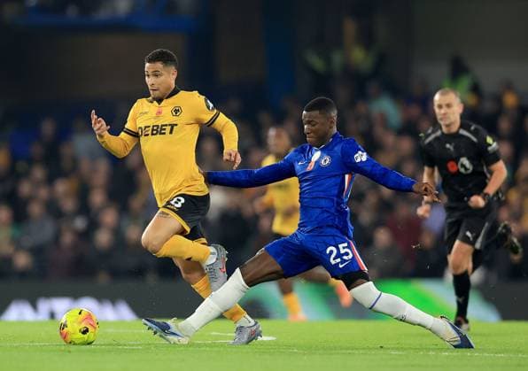 Joao Gomes of Wolverhampton Wanderers in action against Moisàs Caicedo of Chelsea Chelsea v Wolverhampton Wanderers, Premier League, Football, Stamford Bridge, London, UK - 08 Nov 2025London Stamford Bridge United Kingdom EDITORIAL USE ONLY No use with unauthorised audio, video, data, fixture lists, club league logos or live services. Online in-match use limited to 120 images, no video emulation. No use in betting, games or single club league player publications. Copyright: xGeorgexTewkesbury Shutterstockx 15702174ad