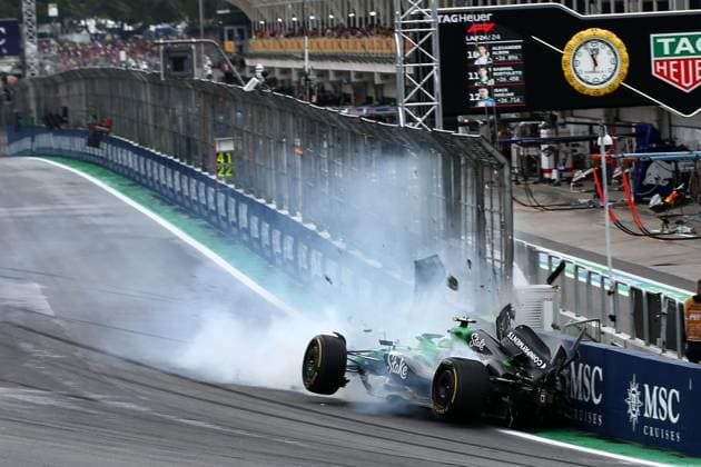 Formula 1 MSC Cruises Grande Premio de Sao Paulo 2025 08.11.2025, Autodromo Jose Carlos Pace, Interlagos, Formula 1 MSC Cruises Grande Premio de Sao Paulo 2025 , im Bild Schwerer Unfall von Gabriel Bortoleto (BRA), Stake F1 Team Kick Sauber auf der Start-Zielgeraden, dem Fahrer ist zum Glück nichts passiert.