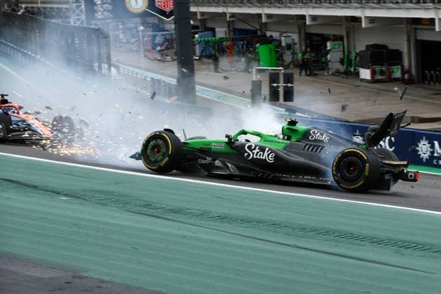 Formula 1 MSC Cruises Grande Premio de Sao Paulo 2025 08.11.2025, Autodromo Jose Carlos Pace, Interlagos, Formula 1 MSC Cruises Grande Premio de Sao Paulo 2025 , im Bild Schwerer Unfall von Gabriel Bortoleto (BRA), Stake F1 Team Kick Sauber auf der Start-Zielgeraden, dem Fahrer ist zum Glück nichts passiert.