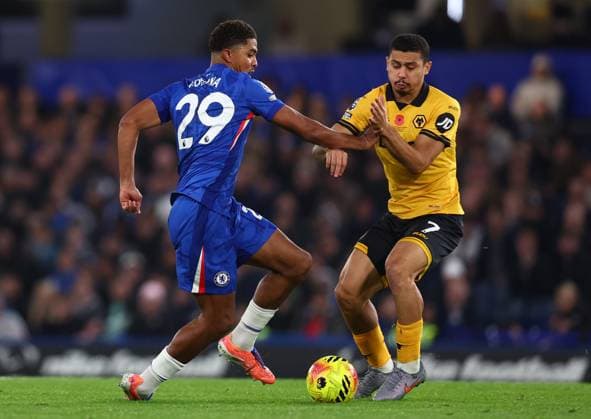 London, England, 8th November 2025. Wesley Fofana of Chelsea and Andre of Wolverhampton Wanderers challenge for the ball during the Chelsea vs Wolverhampton Wanderers Premier League match at Stamford Bridge, London. Picture credit should read: Paul Terry Sportimage EDITORIAL USE ONLY. No use with unauthorised audio, video, data, fixture lists, club league logos or live services. Online in-match use limited to 120 images, no video emulation. No use in betting, games or single club league player publications. SPI_008_PT_Chelsea_Wolves SPI-4272-0008