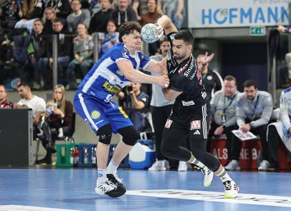 08.11.2025 - Handball - 1. Bundesliga DAIKIN HBL - Saison 2025 2026 - 11. Spieltag: HC Erlangen Metropolregion Nürnberg HCE - ThSV Eisenach - DaMa - xdaxmax - Tillman Leu (99, ThSV Eisenach ) Milos Kos (5, HC Erlangen HCE )