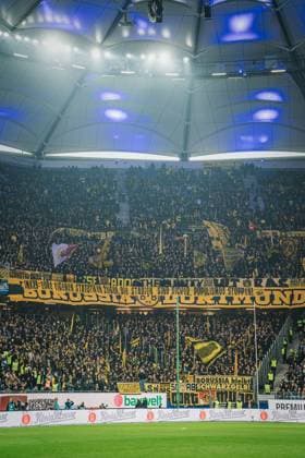 1. Bundesliga: Hamburger SV vs. Borussia Dortmund, 08.11.2025 Auswärtsblock von Borussia Dortmund; 1. Bundesliga, 10. Spieltag: Hamburger SV vs. Borussia Dortmund am 08.11.2025 im Volksparkstadion, Hamburg DFL REGULATIONS PROHIBIT ANY USE OF PHOTOGRAPHS AS IMAGE SEQUENCES AND OR QUASI-VIDEO. Copyright: xBEAUTIFULxSPORTS Tonhäuserx