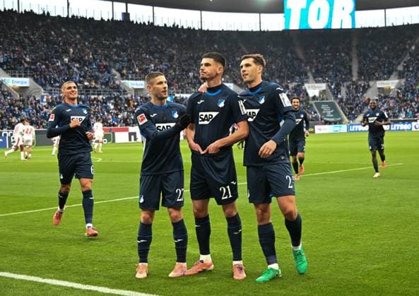 08.11.2025, xsltx, Fussball 1.Bundesliga, TSG 1899 Hoffenheim - RB Leipzig 2. v. re. Albian Hajdari (TSG Hoffenheim) mit dem Chill-Guy-Jubel nach seinem Tor zum 1:1. (DFL DFB REGULATIONS PROHIBIT ANY USE OF PHOTOGRAPHS as IMAGE SEQUENCES and or QUASI-VIDEO)