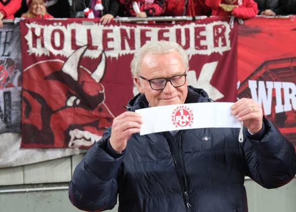 Fussball - 2. Bundesliga - Saison 2025 26 1. FC Kaiserslautern 08.11.2025 Fritz-Walter-Stadion 1. FC Kaiserslautern (fck) - Hertha BSC Berlin (hertha) Hans-Peter BRIEGEL mit der Spielführerbinde 1. FC Kaiserslautern