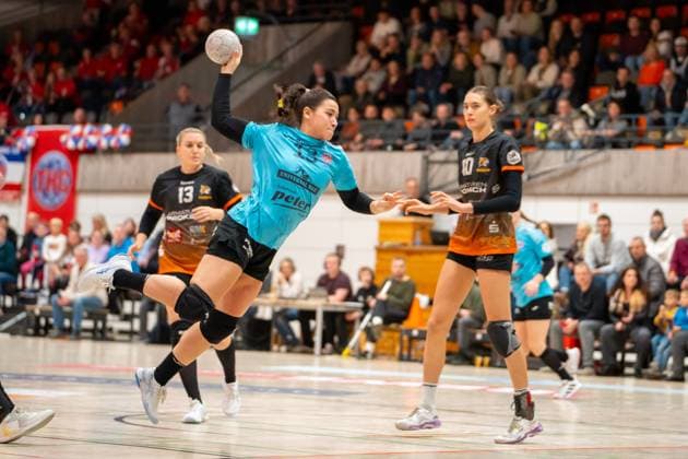Handball I Frauen I Saison 2025-2026 I DHB-Pokal I Viertelfinale I VfL Waiblingen - Thüringer HC I 08.11.2025 Giulia Guariero (13, Thüringer HC) im Wurf Waiblingen Rundsporthalle Baden-Württemberg Deutschland Copyright: xLobeca MaxxPetershansx