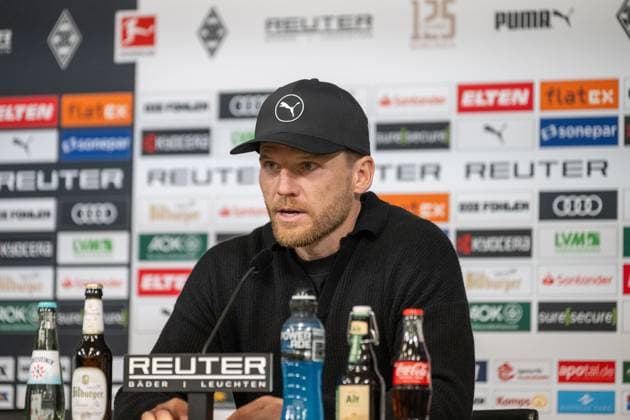 08.11.2025, Fussball: 1. Bundesliga, Saison 2025 2026, 10. Spieltag, Borussia Moenchengladbach - 1. FC Koeln im Borussia-Park in Moenchengladbach. Eugen Polanski (Borussia Moenchengladbach, Trainer) auf der Pressekionferenz nach dem Spiel. Wichtiger Hinweis: Gemaess den Vorgaben der DFL Deutsche Fussball Liga bzw. des DFB Deutscher Fussball-Bund ist es untersagt, in dem Stadion und oder vom Spiel angefertigte Fotoaufnahmen in Form von Sequenzbildern und oder videoaehnlichen Fotostrecken zu verwerten bzw. verwerten zu lassen. Foto: Kirchner-Media Thomas Haesler Copyright: xKirchner-Media ThomasxHaeslerx