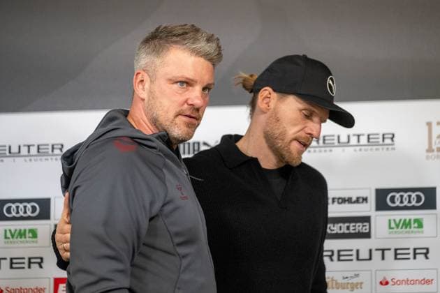 08.11.2025, Fussball: 1. Bundesliga, Saison 2025 2026, 10. Spieltag, Borussia Moenchengladbach - 1. FC Koeln im Borussia-Park in Moenchengladbach. Lukas Kwasniok (1. FC Koeln, Trainer) und Eugen Polanski (Borussia Moenchengladbach, Trainer) verlassen die Pressekonferenz nach dem Spiel. Wichtiger Hinweis: Gemaess den Vorgaben der DFL Deutsche Fussball Liga bzw. des DFB Deutscher Fussball-Bund ist es untersagt, in dem Stadion und oder vom Spiel angefertigte Fotoaufnahmen in Form von Sequenzbildern und oder videoaehnlichen Fotostrecken zu verwerten bzw. verwerten zu lassen. Foto: Kirchner-Media Thomas Haesler Copyright: xKirchner-Media ThomasxHaeslerx