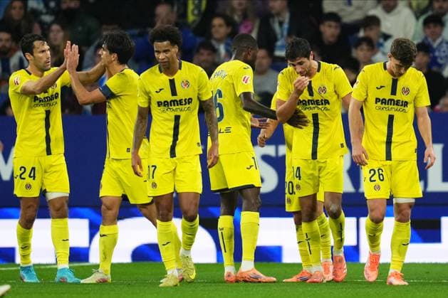 ESP: RCD Espanyol v vVillarreal CF. La Liga EA Sports. Date 12 Gerard Moreno of Villarreal CF celebrates with his teammates after scoring the 0-1 during the La Liga EA Sports match between RCD Espanyol and Villarreal CFd played at RCDE Stadium on November 8, 2025 in Barcelona, Spain. kpng Copyright: xBaguxBlancox xPRESSINx PS_251108_ESP_VIL_2526_007
