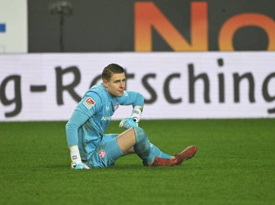 Fussball - 2. Bundesliga - Saison 2025 26 1. FC Kaiserslautern 08.11.2025 Fritz-Walter-Stadion 1. FC Kaiserslautern (fck) - Hertha BSC Berlin (hertha) 0:1 Enttäuscht: Torwart Julian KRAHL (1. FC Kaiserslautern) 1. FC Kaiserslautern