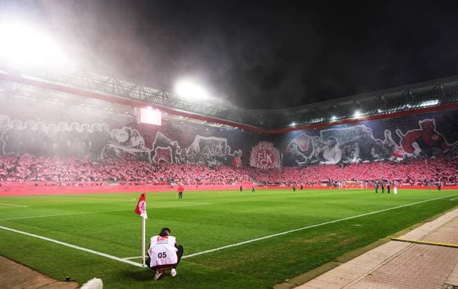 Fussball - 2. Bundesliga - Saison 2025 26 1. FC Kaiserslautern 08.11.2025 Fritz-Walter-Stadion 1. FC Kaiserslautern (fck) - Hertha BSC Berlin (hertha) 0:1 Choreo der FCK-Fans 1. FC Kaiserslautern