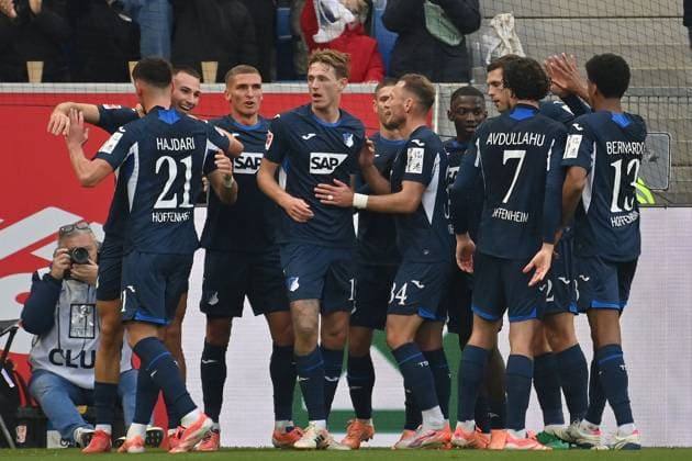 kollektiver Torjubel um v.li:Albian HAJDARI (1899 Hoffenheim), Tim LEMPERLE (1899 Hoffenheim), Grischa PROEMEL (1899 Hoffenheim), Wouter BURGER (1899 Hoffenheim), Vladimir COUFAL (1899 Hoffenheim), Leon AVDULLAHU (1899 Hoffenheim), BERNARDO (1899 Hoffenheim), Jubel,Freude,Begeisterung,Aktion. Fussball 1. Bundesliga Saison 2025 2026, 10.Spieltag, Spieltag10 TSG 1899 Hoffenheim - RB Leipzig 3-1 am 08.11.2025 PreZero ARENA.