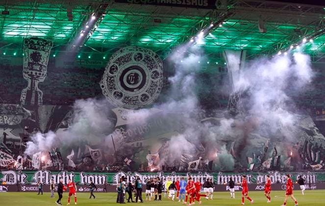 FANS Team Borussia Moenchengladbach DFL Bundesliga Saison 2025 - 2026 Spiel Borussia Moenchengladbach - 1. FC Koeln 3 : 1 am 08. 11. 2025 in Moenchengladbach DFL REGULATIONS PROHIBIT ANY USE OF PHOTOGRAPHS as IMAGE SEQUENCES and or QUASI-VIDEO Copyright: xLacixPerenyix
