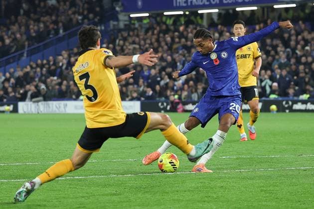 8th November 2025; Stamford Bridge, Chelsea, London, England: Premier League Football, Chelsea versus Wolverhampton Wanderers; Jo& xe3;o Pedro of Chelsea shoots at goal  IanxStephen