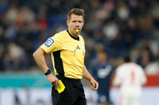 v.l.n.r.: Schiedsrichter, Referee: Patrick Ittrich,, 08.11.2025, Fussball, Bundesliga, TSG Hoffenheim - RB Leipzig, GER, Sinnsheim, PreZero Arena, DFL REGULATIONS PROHIBIT ANY USE OF PHOTOGRAPHS AS IMAGE SEQUENCES AND OR QUASI-VIDEO. *** f l n r Referee, Referee Patrick Ittrich,, 08 11 2025, Football, Bundesliga, TSG Hoffenheim RB Leipzig, GER, Sinnsheim, PreZero Arena, DFL REGULATIONS PROHIBIT ANY USE OF PHOTOGRAPHS AS IMAGE SEQUENCES AND OR QUASI VIDEO Copyright: HMBxMedia xHeikoxBecker