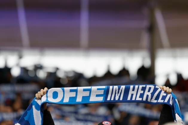 v.l.n.r.: Fanblock, Fans, Fankurve, Flaggen, Fahnen, Stimmung, stimmungsvoll, Schals, Fan block, fans, fan section, flags, banners, atmosphere, atmospheric, scarves, 08.11.2025, Fussball, Bundesliga, TSG Hoffenheim - RB Leipzig, GER, Sinnsheim, PreZero Arena, DFL REGULATIONS PROHIBIT ANY USE OF PHOTOGRAPHS AS IMAGE SEQUENCES AND OR QUASI-VIDEO. Copyright: HMBxMedia xHeikoxBecker