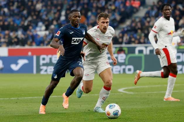 v.l.n.r.: Bazoumana Toure (TSG Hoffenheim, 29) und Willi Orban (RB Leipzig, 4), 08.11.2025, Fussball, Bundesliga, TSG Hoffenheim - RB Leipzig, GER, Sinnsheim, PreZero Arena, DFL REGULATIONS PROHIBIT ANY USE OF PHOTOGRAPHS AS IMAGE SEQUENCES AND OR QUASI-VIDEO. Copyright: HMBxMedia xHeikoxBecker
