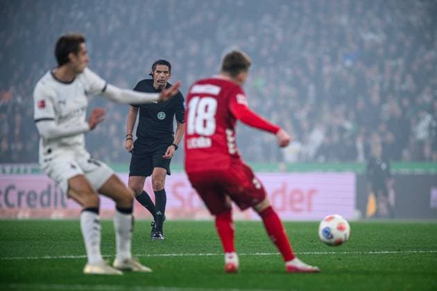 MOENCHENGLADBACH, GERMANY - 8 NOVEMBER, 2025: Deniz Aytekin, german association, football referee - The football match of Bundesliga Borussia Moenchengladbach vs 1. FC Koeln at Borussia Park.  Copyright: xVITALIIxKLIUIEVx