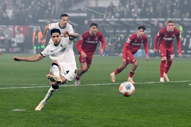 Kevin DIK (MG) schiesst per Elfmeter das Tor zum 2-0, Borussia Moenchengladbach (MG) - 1. FC Koeln (K) 3-1 Fussball 1. Bundesliga Saison 2025 2026, 10.Spieltag, Spieltag10, matchday10, am 08.11.2025, Borussia-Park in Moenchengladbach Deutschland. DFL regulations prohibit any use of photographs as image sequences and or quasi-video Ã‚Â