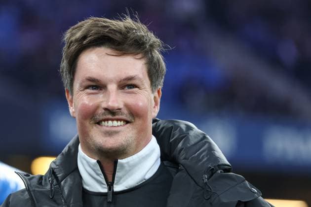 1. Bundesliga - Hamburger SV - Borussia Dortmund am 08.11.2025 im Volksparkstadion in Hamburg Trainer Merlin Polzin (Hamburg) lacht lächelt lachen
