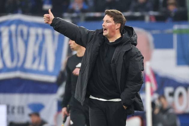 1. Bundesliga - Hamburger SV - Borussia Dortmund am 08.11.2025 im Volksparkstadion in Hamburg Trainer Merlin Polzin (Hamburg) ist zufrieden