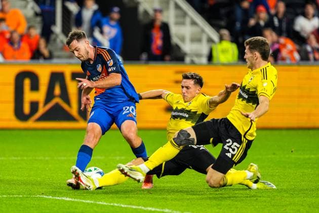 November 8, 2025, Cincinnati, Ohio, USA: FC Cincinnati midfielder Pavel Bucha (20) attempted cross in the box blocked by Columbus Crew Columbus Crew defender Malte Amundsen (18) and midfielder Sean Zawadzki (25) during an MLS, Fussball Herren, USA playoff game at TQL Cincinnati USA - ZUMAt168 20251108_zsp_t168_019 Copyright: xTrentxPattersonx