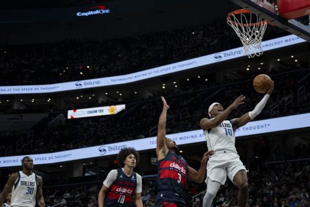 Dallas Mavericks vs Washington Wizards WASHINGTON DC, UNITED STATES - NOVEMBER 8 : CJ McCollum (3) of Washington Wizards in action against Brandon Williams (10) of Dallas Mavericks during the NBA, Basketball Herren, USA basketball game between Dallas Mavericks and Washington Wizards at the Capital One Arena on November 8, 2025 in Washington DC, United States. Celal Gunes Anadolu Washington DC United States. Editorial use only. Please get in touch for any other usage.  Copyright: x2025xAnadoluxCelalxGunesx