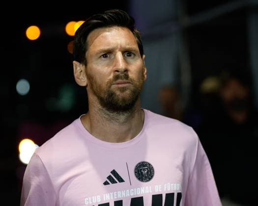 FT. LAUDERDALE, FL - NOVEMBER 08: Inter Miami forward Lionel Messi (10) arrives for a MLS, Fussball Herren, USA Cup Playoffs match between Inter Miami CF and Nashville SC at Chase Stadium on November 08, 2025 in Fort Lauderdale, Florida. (Photo by Chris Arjoon Icon Sportswire) SOCCER: NOV 08 MLS Cup Playoffs Inter Miami CF vs Nashville SC EDITORIAL USE ONLY Icon2511080015