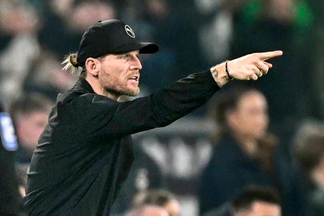 Eugen Polanski (Moenchengladbach) Gestik Geste gestikuliert Mimik starker Gesichtsausdruck Emotion. 08.11.2025 Fussball Borussia Moenchengladbach vs 1. FC Koeln, Borussia-Park, Moenchengladbach, DFB DFL REGULATIONS PROHIBIT ANY USE OF PHOTOGRAPHS AS IMAGE SEQUENCES AND OR QUASI-VIDEO