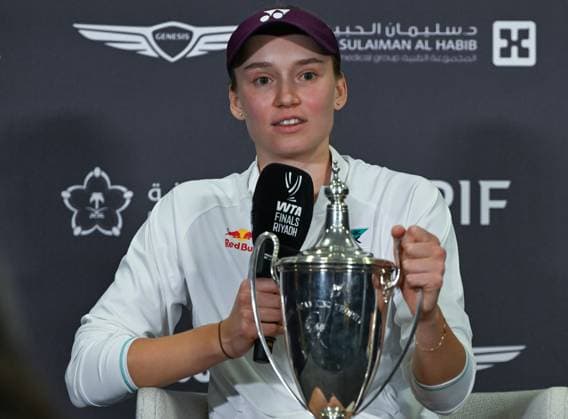 WTA, Tennis Damen Finals 2025 - Final Singles RIYADH, SAUDI ARABIA NOVEMBER 8, 2025: The winner, Elena Rybakina of Kazakhstan, speaks to the media following her victory over Aryna Sabalenka in the singles final at the 2025 WTA Finals, part of the Hologic WTA Tour, at King Saud University Indoor Arena in Riyadh, Saudi Arabia, on November 8, 2025. Riyadh Saudi Arabia Copyright: xSTRx originalFilename:str-wtafinal251108_npSF4.jpg