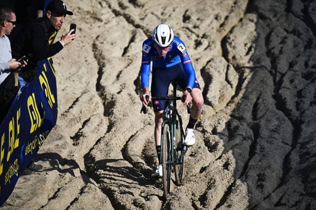 Italian Filippo Grigolini pictured in action during the junior men race at the UEC Cyclocross European Championships, Sunday 09 November 2025, in Middelkerke. JASPERxJACOBS  x140390732x