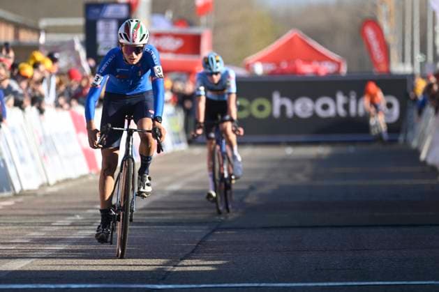 2025 UEC Cyclo-Cross EC - Men Juniors MIDDELKERKE, BELGIUM - NOVEMBER 09 : Pezzo Rosola Patrik (ITA) coming in second place during the 2025 UEC Cyclo-Cross European Championships for Men Juniors on November 09, 2025 in Middelkerke, Belgium, 09 11 2025 Middelkerke Belgium  Copyright: xNicoxVereeckenx
