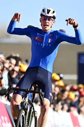 Italian Filippo Grigolini celebrates as he crosses the finish line to win the junior men race at the UEC Cyclocross European Championships, Sunday 09 November 2025, in Middelkerke. JASPERxJACOBS  x140391247x