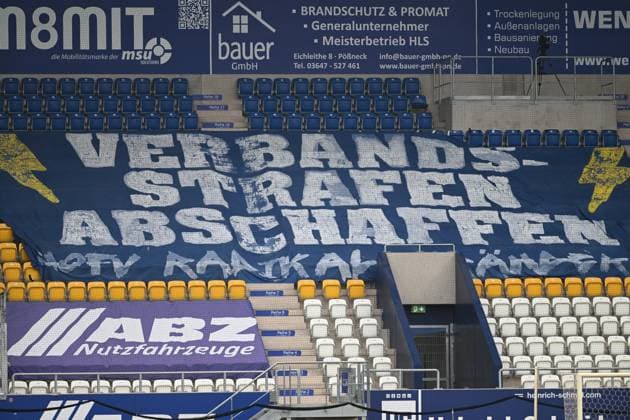 RECORD DATE NOT STATED Leere Tribünen mit Bannern und Werbung im Ernst-Abbe-Sportfeld Leere Tribünen mit Bannern Copyright: xSpeedshotx