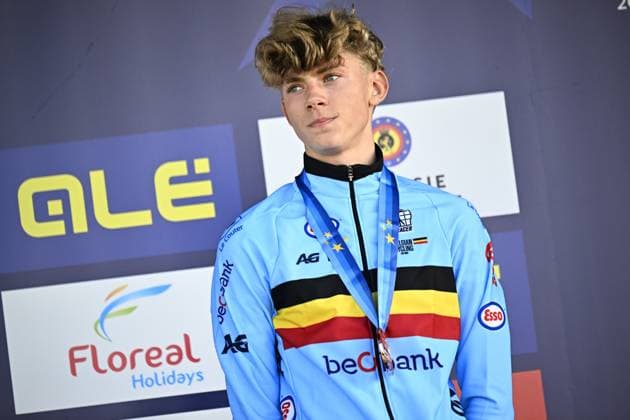 Belgian Giel Lejeune celebrates on the podium after the junior men race at the UEC Cyclocross European Championships, Sunday 09 November 2025, in Middelkerke. JASPERxJACOBS  x140392535x
