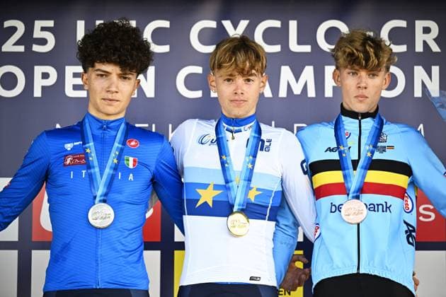 Italian Patrik Pezzo Rosola, Italian Filippo Grigolini and Belgian Giel Lejeune celebrate on the podium after the junior men race at the UEC Cyclocross European Championships, Sunday 09 November 2025, in Middelkerke. JASPERxJACOBS  x140393209x