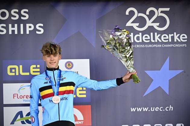 Belgian Giel Lejeune celebrates on the podium after the junior men race at the UEC Cyclocross European Championships, Sunday 09 November 2025, in Middelkerke. JASPERxJACOBS  x140393241x