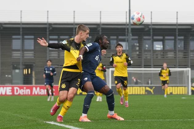 Sonntag, 09.11.2025 Saison 2025 2026 Achtelfinale DFB-Pokal der Junioren im BVB Fußballpark Hohenbuschei, Dortmund, Germany. BV Borussia Dortmund U19 - VfL Bochum U19. Valon Cena (BVB)