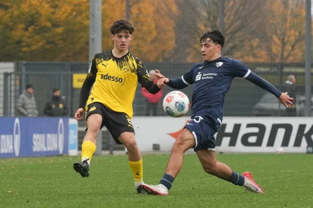 Sonntag, 09.11.2025 Saison 2025 2026 Achtelfinale DFB-Pokal der Junioren im BVB Fußballpark Hohenbuschei, Dortmund, Germany. BV Borussia Dortmund U19 - VfL Bochum U19. Niklas König (BVB)