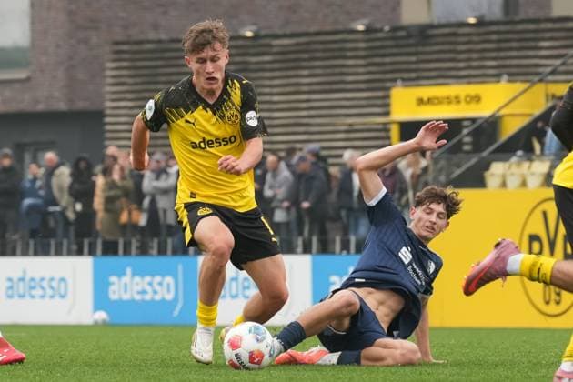 Sonntag, 09.11.2025 Saison 2025 2026 Achtelfinale DFB-Pokal der Junioren im BVB Fußballpark Hohenbuschei, Dortmund, Germany. BV Borussia Dortmund U19 - VfL Bochum U19. Tim Degener (BVB)