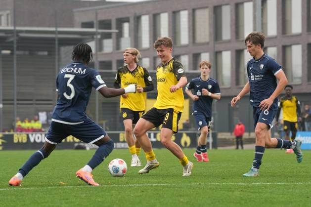 Sonntag, 09.11.2025 Saison 2025 2026 Achtelfinale DFB-Pokal der Junioren im BVB Fußballpark Hohenbuschei, Dortmund, Germany. BV Borussia Dortmund U19 - VfL Bochum U19. Tim Degener (BVB)