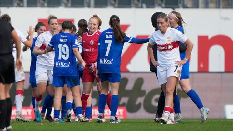 09.11.2025, Hänsch-Arena, Meppen, GER, 2. Frauen-Bundesliga: SV Meppen vs VfB Stuttgart, 1:0 Endstand, Meppen feiert, Frust bei den Mädels aus Stuttgart DFL REGULATIONS PROHIBIT ANY USE OF PHOTOGRAPHS AS IMAGE SEQUENCES AND OR QUASI-VIDEO. Meppen Niedersachsen Deutschland Hänsch-Arena