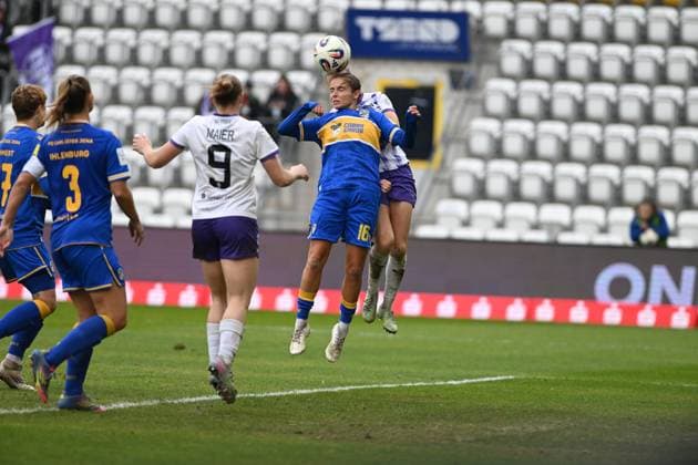 RECORD DATE NOT STATED Lisa Gora (16; FC Carl Zeiss Jena) im Kopfballduell gegen eine Spielerin von SGS Essen im Strafraum Kopfball-Duell im Strafraum Copyright: xSpeedshotx