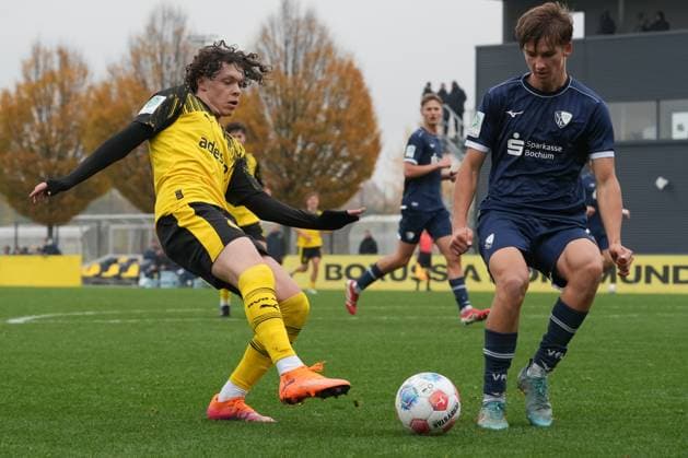 Sonntag, 09.11.2025 Saison 2025 2026 Achtelfinale DFB-Pokal der Junioren im BVB Fußballpark Hohenbuschei, Dortmund, Germany. BV Borussia Dortmund U19 - VfL Bochum U19. Justin Hoy (BVB)