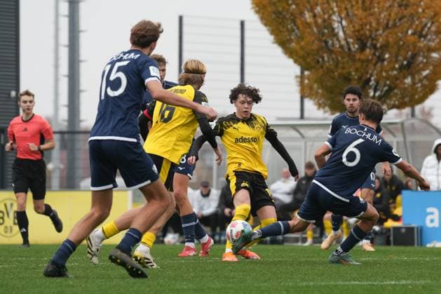 Sonntag, 09.11.2025 Saison 2025 2026 Achtelfinale DFB-Pokal der Junioren im BVB Fußballpark Hohenbuschei, Dortmund, Germany. BV Borussia Dortmund U19 - VfL Bochum U19. Justin Hoy (BVB)