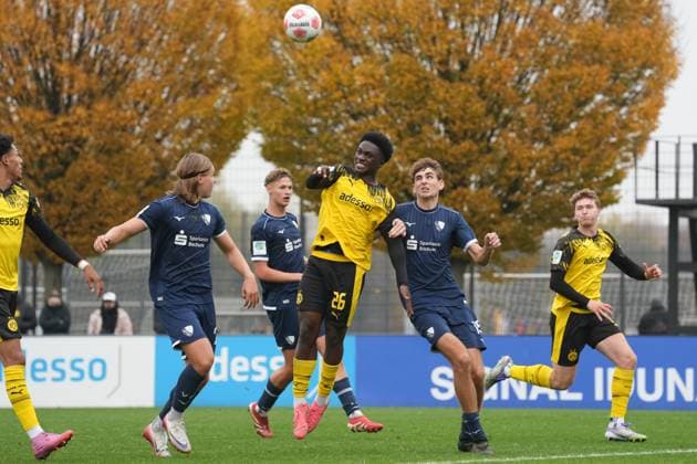 Sonntag, 09.11.2025 Saison 2025 2026 Achtelfinale DFB-Pokal der Junioren im BVB Fußballpark Hohenbuschei, Dortmund, Germany. BV Borussia Dortmund U19 - VfL Bochum U19. Paul Ayuk Tanyi (BVB)