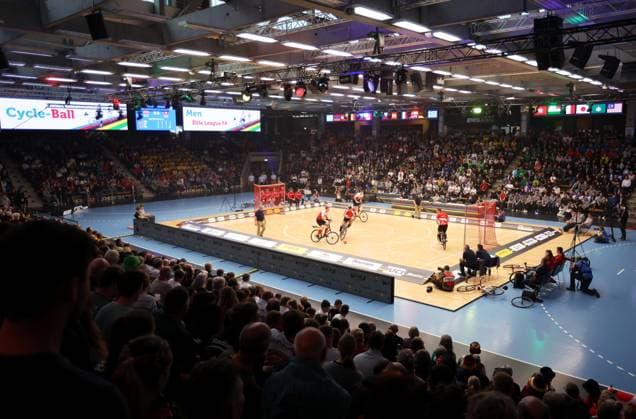 BAU 09.11.2025 Göppingen Kunstrad UCI Hallenrad WM 2025, Feature Übersicht, Radball AUT vs. SUI