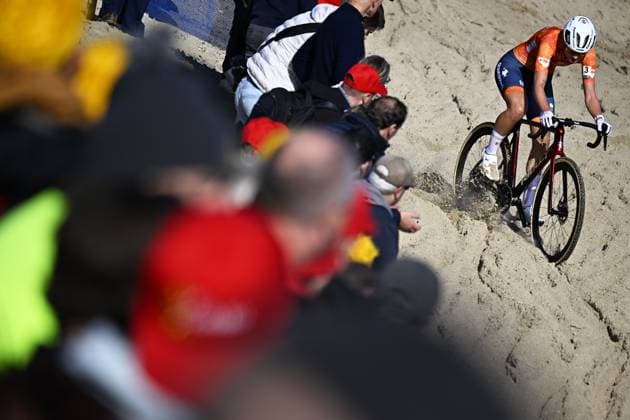 Dutch Leonie Bentveld pictured in action during the U23 women race at the UEC Cyclocross European Championships, Sunday 09 November 2025, in Middelkerke. JASPERxJACOBS  x140407561x