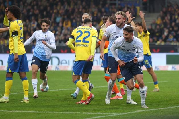 Braunschweig vs. Bochum, 2. BL Braunschweig, 09.11.2025, FUßBALL - Eintracht Braunschweig vs. VfL Bochum, 2. BL, Saison 2025 26. Cajetan Lenz (VfL Bochum) jubelt nach seinem Kopfballtor zum 0:1 Braunschweig