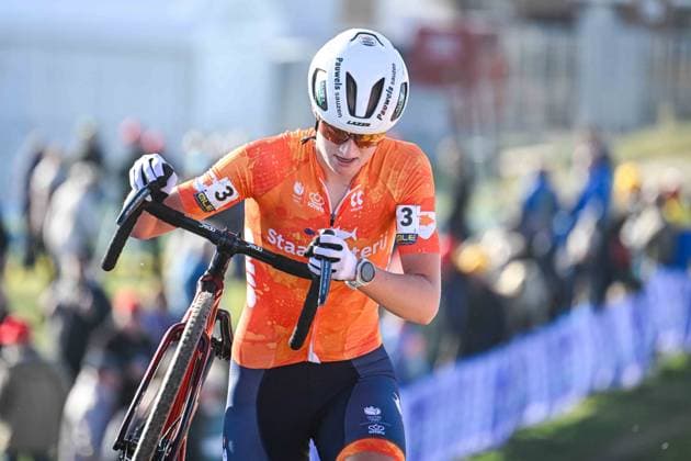 2025 UEC Cyclo-Cross EC - Women U23 MIDDELKERKE, BELGIUM - NOVEMBER 09 : Bentveld Leonie (NLD) in action during the 2025 UEC Cyclo-Cross European Championships for Women U23 on November 09, 2025 in Middelkerke, Belgium, 09 11 2025 Middelkerke Belgium  Copyright: xNicoxVereeckenx